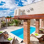 Vila Luxury With A Swimming Pool Novigrad - 18339 Novigrad (Dalmatia)