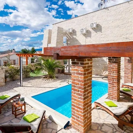Villa Luxury With A Swimming Pool Novigrad - 18339 Novigrad (Dalmatia)