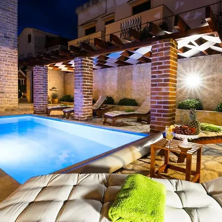 Luxury With A Swimming Pool Novigrad - 18339 노비그래드달마샤