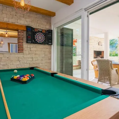 Luxury With A Swimming Pool Novigrad - 18339