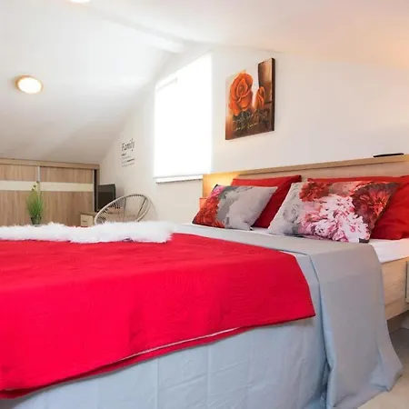 Villa Luxury With A Swimming Pool Novigrad - 18339