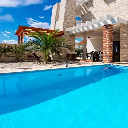 Luxury With A Swimming Pool Novigrad - 18339 Novigrad (Dalmatia)
