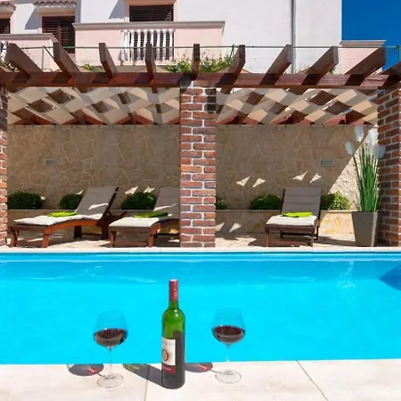 Luxury With A Swimming Pool Novigrad - 18339 Villa Novigrad (Dalmatia)