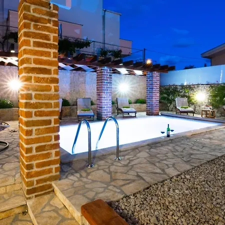 Luxury With A Swimming Pool Novigrad - 18339 * Novigrad (Dalmatia)