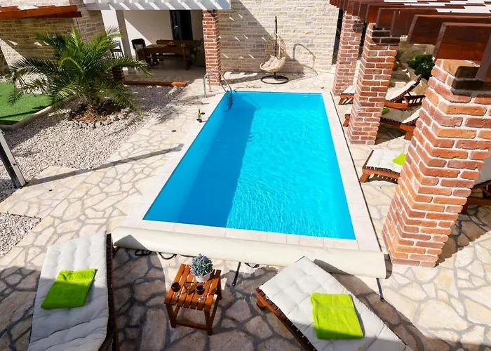 Luxury With A Swimming Pool Novigrad - 18339 Vila