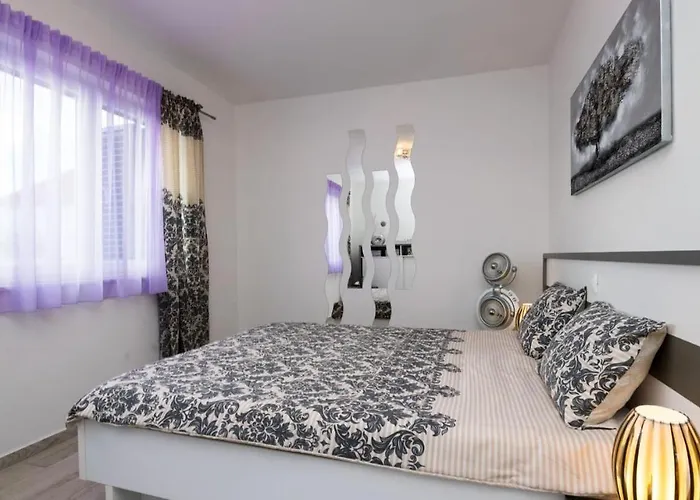 Luxury With A Swimming Pool Novigrad - 18339 Вилла *