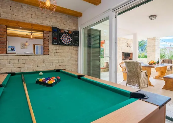 Luxury With A Swimming Pool Novigrad - 18339