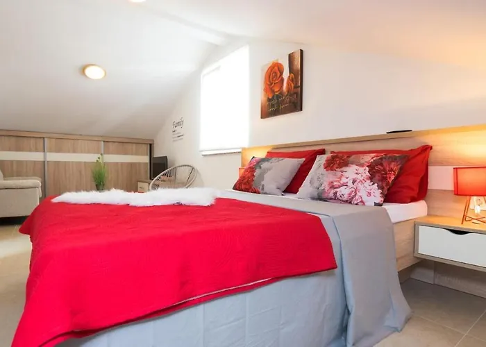 Вилла Luxury With A Swimming Pool Novigrad - 18339