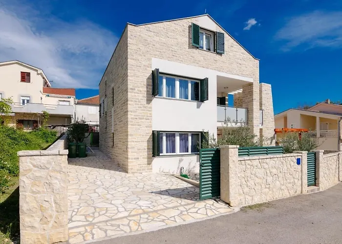 Luxury With A Swimming Pool Novigrad - 18339 * Новиград-Далмация