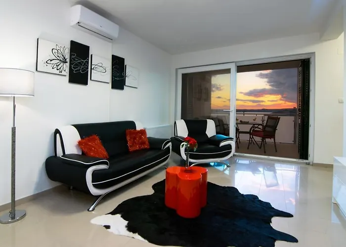 Luxury With A Swimming Pool Novigrad - 18339 Вилла *