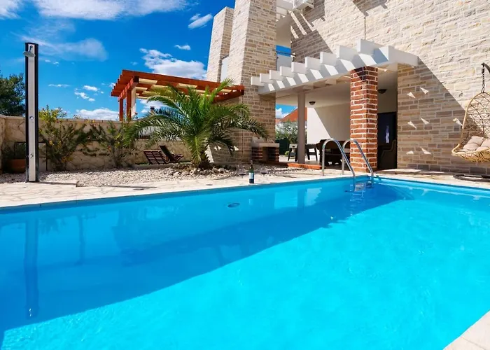 Luxury With A Swimming Pool Novigrad - 18339 Новиград-Далмация