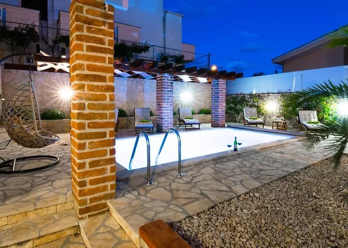 Luxury With A Swimming Pool Novigrad - 18339 * Новиград-Далмация