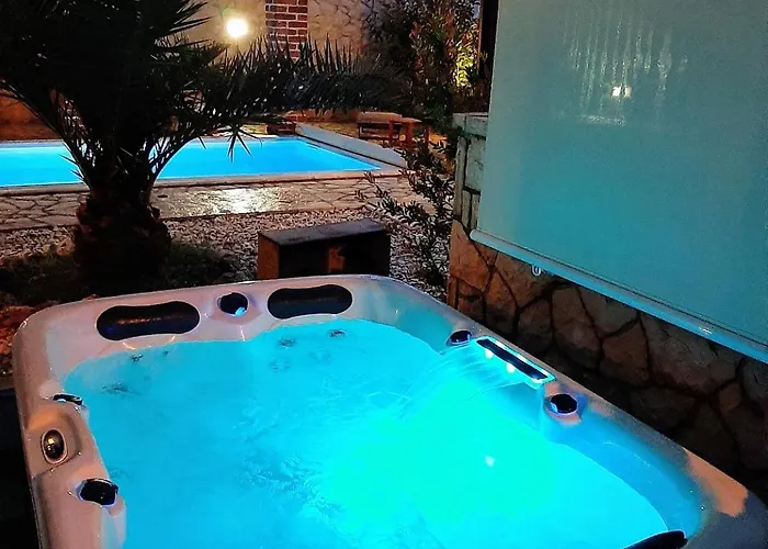 Вилла Luxury With A Swimming Pool Novigrad - 18339